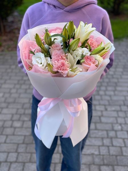 Bouquet of lilies, dianthus and roses